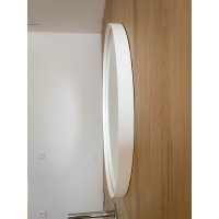 Biele okrúhle zrkadlo